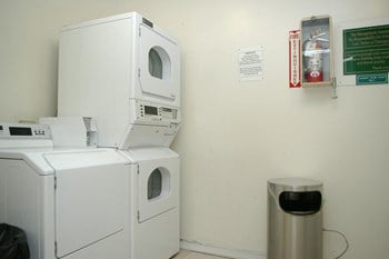 Lakeview Towers | Apartments | Laundry